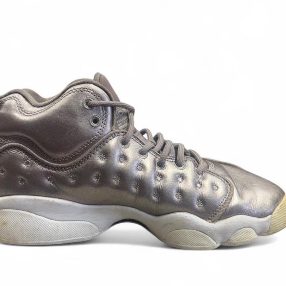 Youth size 4Y Nike Air Jordan Jumpman Team II SE shoes in the "Sepia Stone”